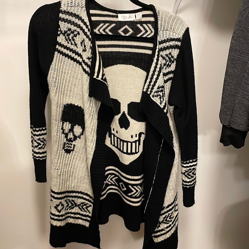 skull cardigan 💀